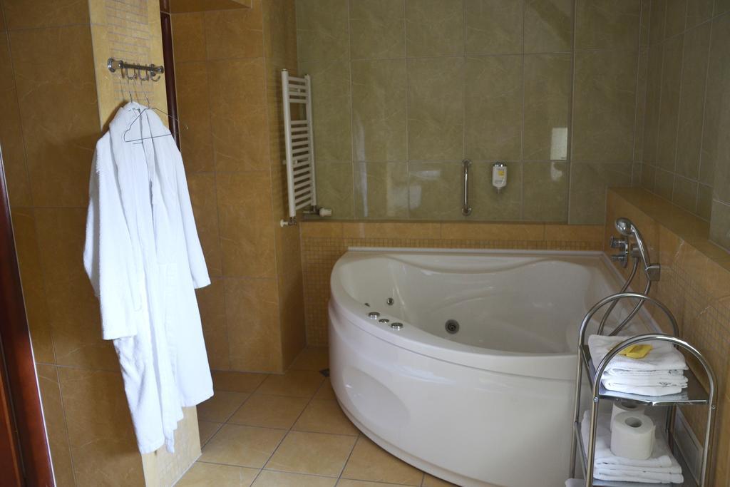 Hotel Nowodworski レグニツァ エクステリア 写真