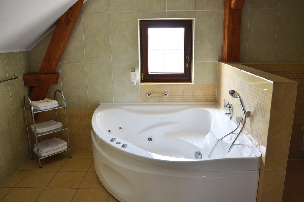 Hotel Nowodworski レグニツァ エクステリア 写真