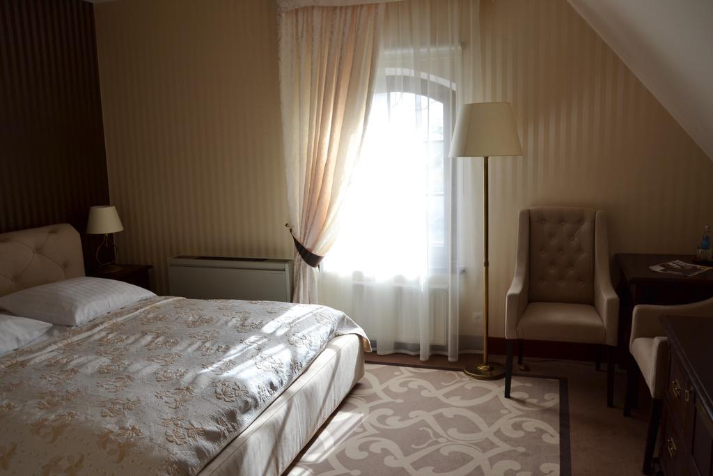 Hotel Nowodworski レグニツァ エクステリア 写真