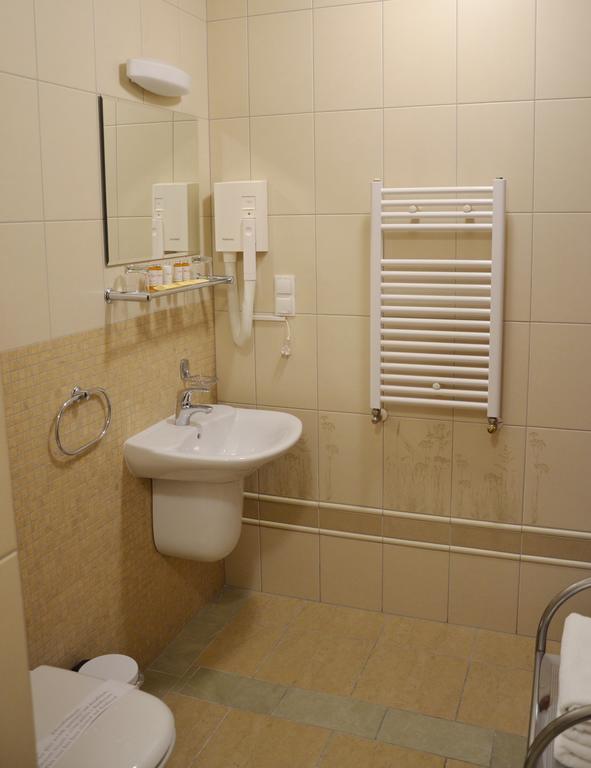 Hotel Nowodworski レグニツァ エクステリア 写真