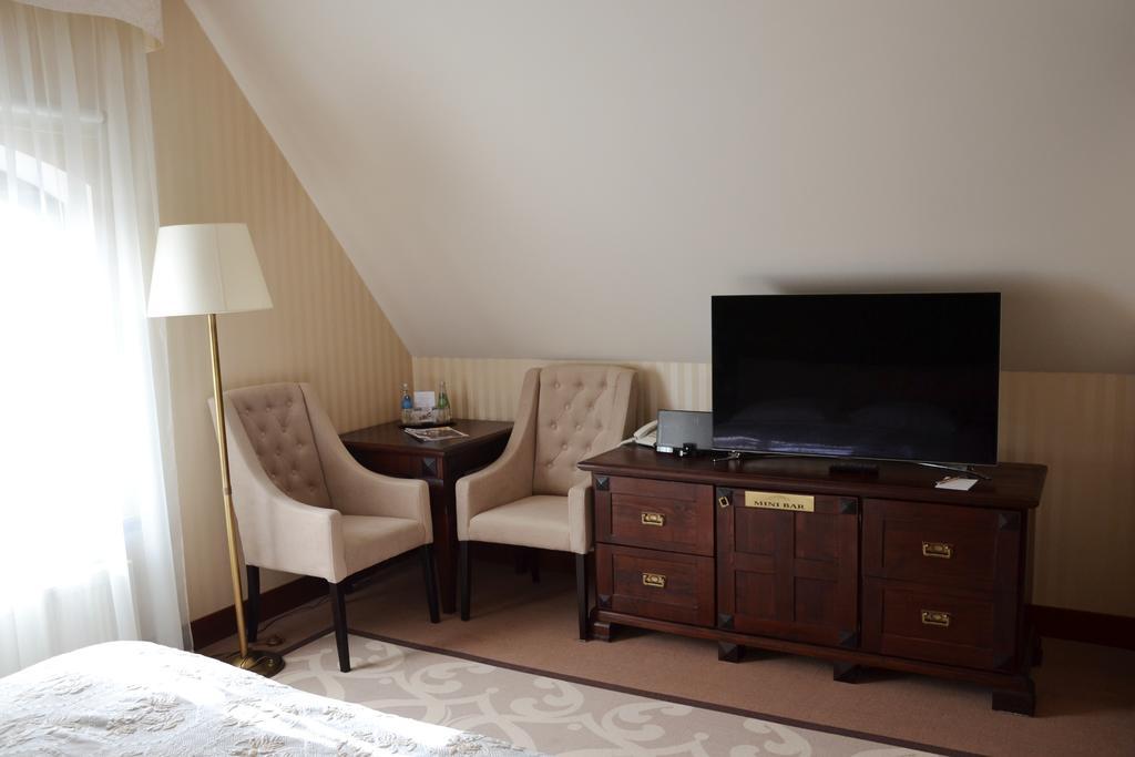 Hotel Nowodworski レグニツァ エクステリア 写真