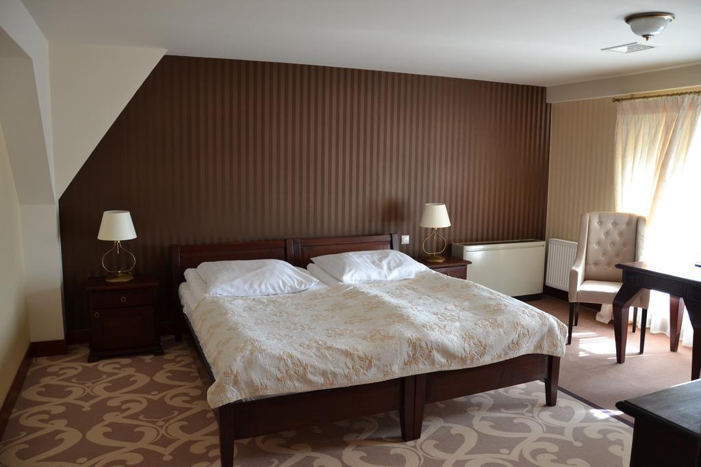 Hotel Nowodworski レグニツァ エクステリア 写真
