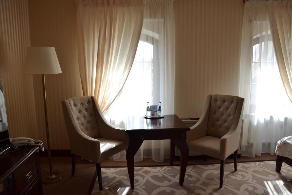 Hotel Nowodworski レグニツァ エクステリア 写真