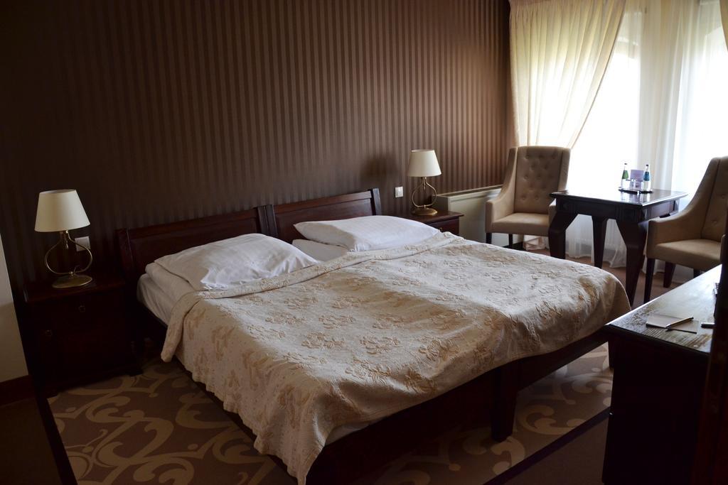 Hotel Nowodworski レグニツァ エクステリア 写真