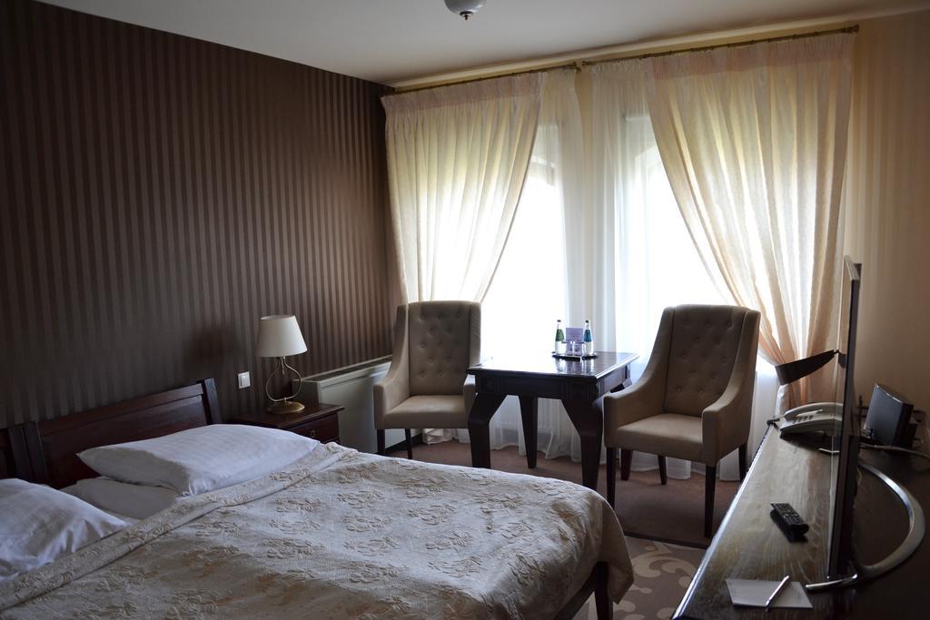 Hotel Nowodworski レグニツァ エクステリア 写真