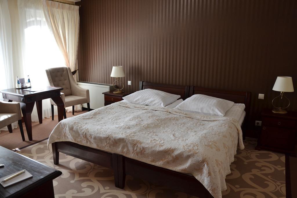 Hotel Nowodworski レグニツァ エクステリア 写真