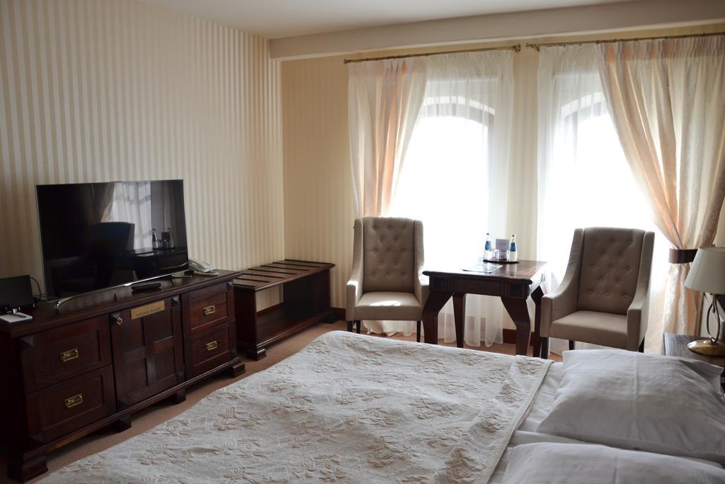 Hotel Nowodworski レグニツァ エクステリア 写真