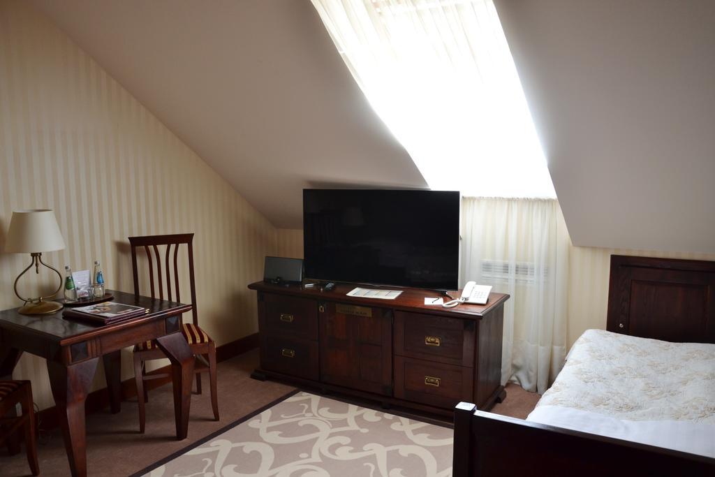 Hotel Nowodworski レグニツァ エクステリア 写真