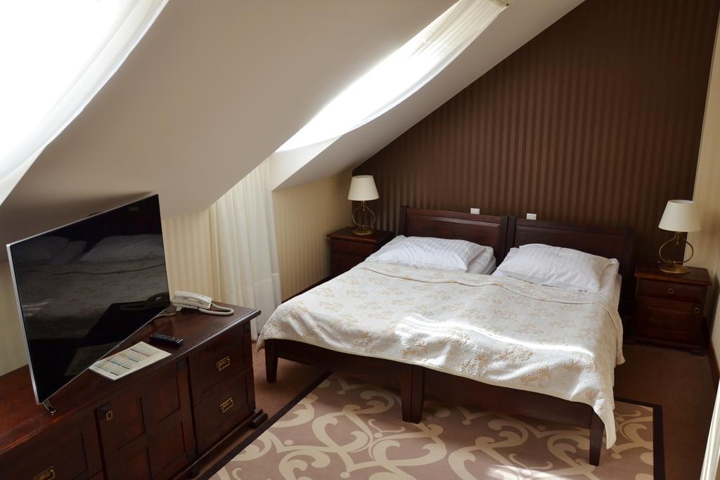 Hotel Nowodworski レグニツァ エクステリア 写真