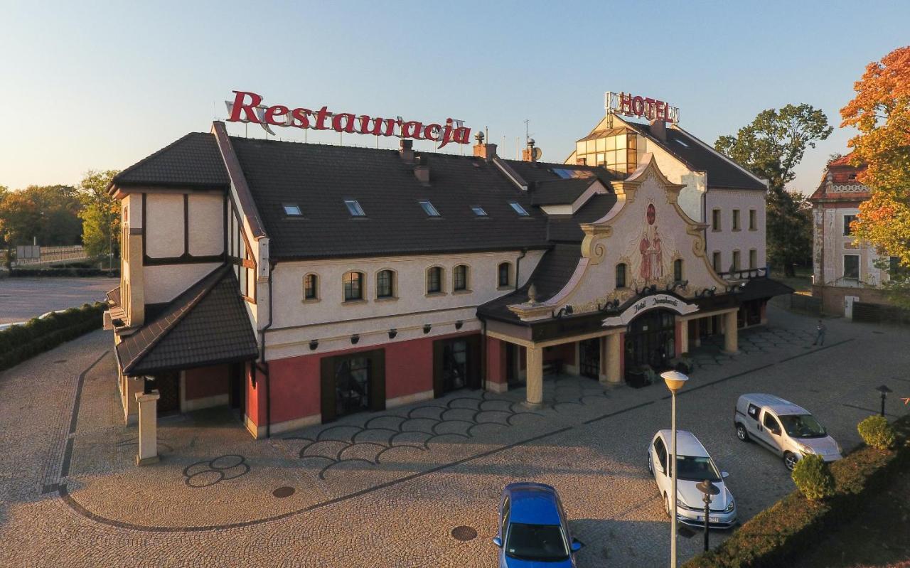 Hotel Nowodworski レグニツァ エクステリア 写真